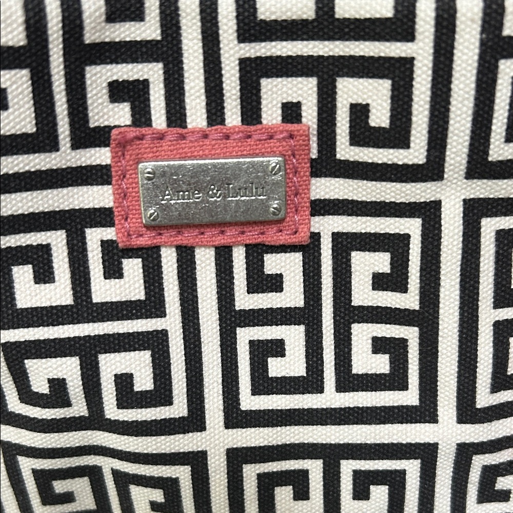 Chic Black and White Patterned Tote with Pink Handles (EUC) - Picture 10 of 14